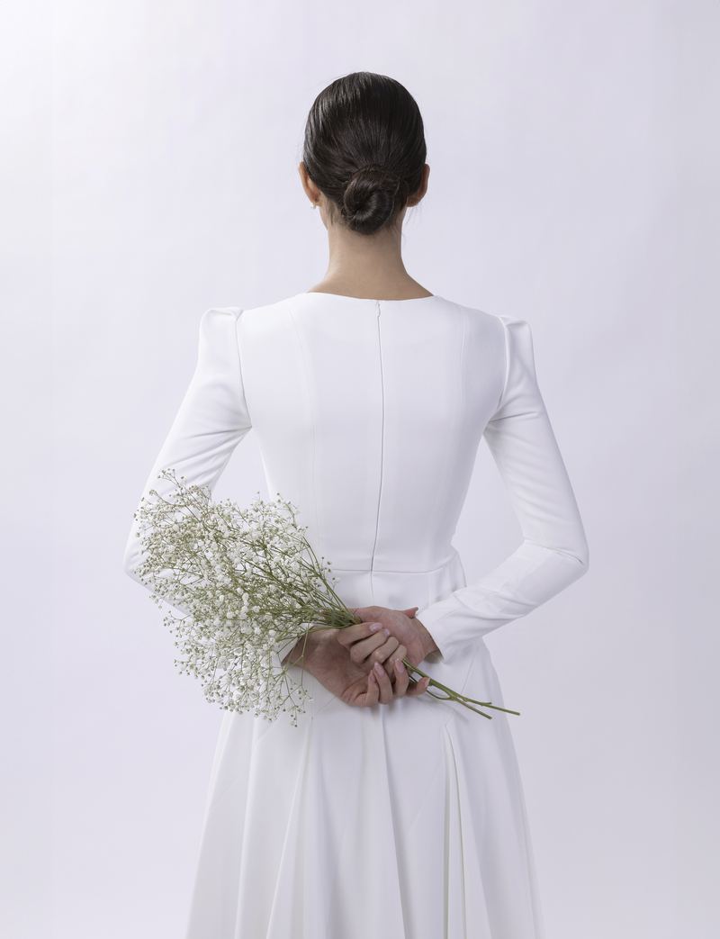Gypsophila — bride holding baby's breath flowers, back view